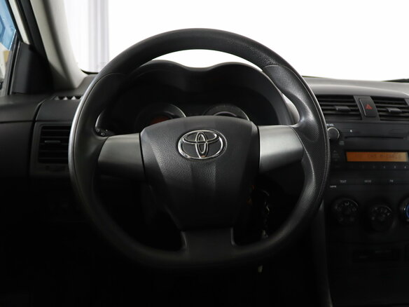 2010 Toyota Corolla X (E140, E150), белый - вид 9