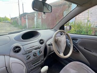 2001 Toyota Platz, серебристый, 235000 рублей, вид 3