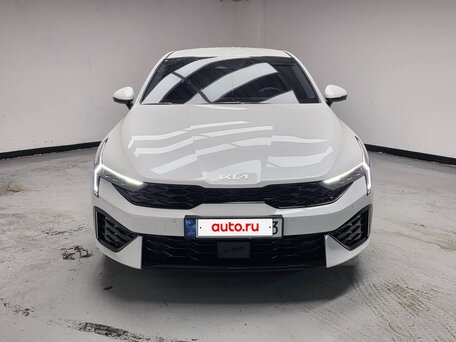 2026 Kia K5 III Рестайлинг, белый, 4060000 рублей, вид 3