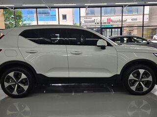 2026 Volvo XC40 I Рестайлинг, белый, 5290000 рублей, вид 4