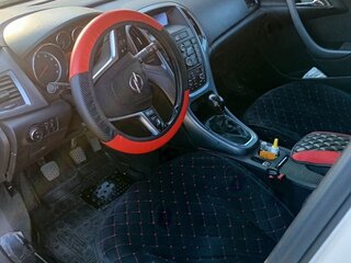 2013 Opel Astra J Рестайлинг, белый, 650000 рублей, вид 4