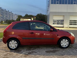 2006 Ford Fiesta Mk5, красный, 270000 рублей, вид 3