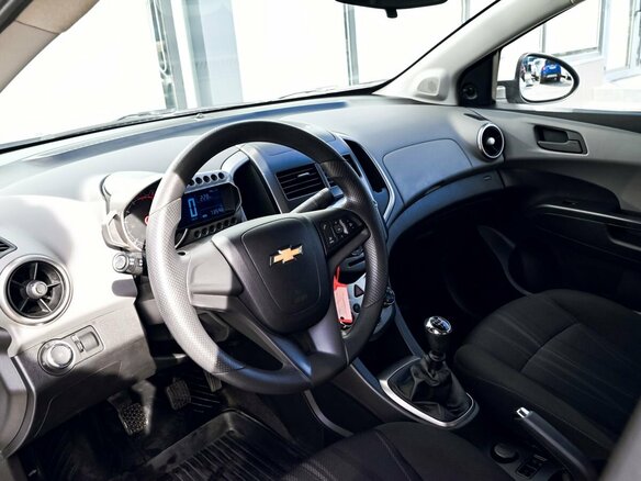 2015 Chevrolet Aveo II, белый, 789000 рублей - вид 13