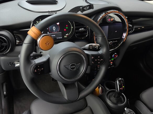 2022 Mini Hatch Cooper III (F55/F56) Рестайлинг 2, чёрный, 1726000 рублей - вид 6