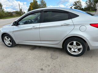 2014 Hyundai Solaris I, серебристый, 950000 рублей, вид 5