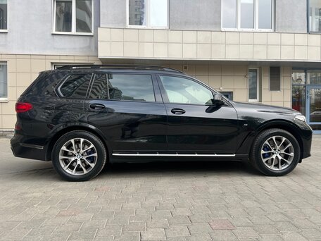2020 BMW X7 40i I (G07), чёрный, 5289000 рублей, вид 5
