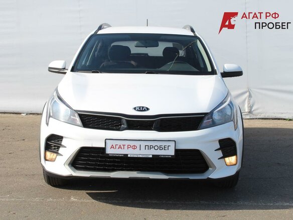2021 Kia Rio X IV Рестайлинг, белый, 1320000 рублей - вид 1