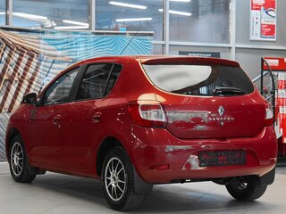 2015 Renault Sandero II, красный, 729000 рублей, вид 4