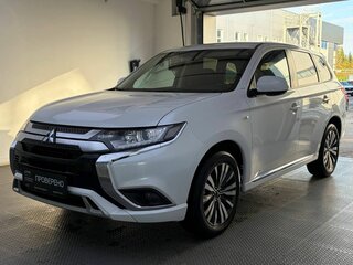 2022 Mitsubishi Outlander III Рестайлинг 3, белый, 2450000 рублей, вид 1