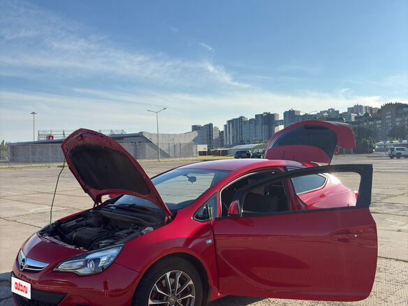 2014 Opel Astra GTC J Рестайлинг, красный, 739000 рублей - вид 5