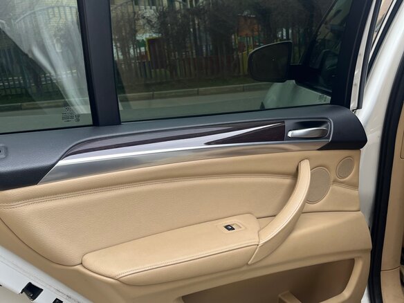 2010 BMW X5 30i II (E70), белый, 1550000 рублей - вид 34