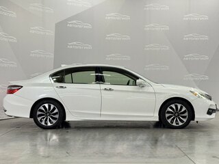 2017 Honda Accord IX Рестайлинг, белый, 2170000 рублей, вид 5