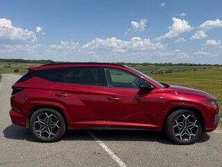 2022 Hyundai Tucson IV, красный, 4200000 рублей, вид 4
