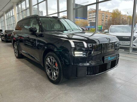 Lynk & Co 900