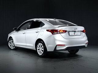 2017 Hyundai Solaris II, серебристый, 749000 рублей, вид 5