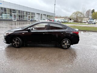 2018 Hyundai Solaris II, чёрный, 1350000 рублей, вид 2