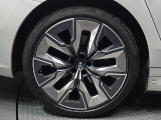 2025 BMW 7 серии 750e xDrive VII (G70), белый, 17000000 рублей, вид 5