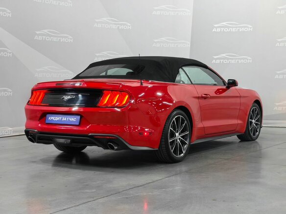 2018 Ford Mustang VI Рестайлинг, красный, 3070000 рублей - вид 4