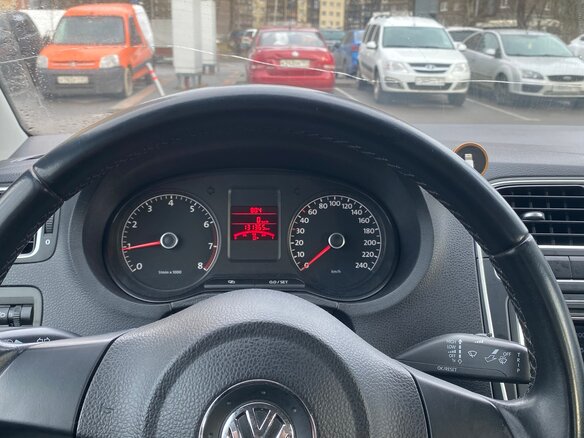2013 Volkswagen Polo V, красный, 700000 рублей - вид 11
