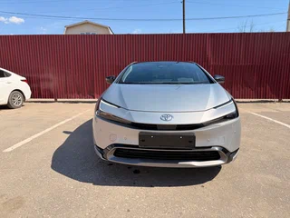 2025 Toyota Prius V (XW60), серебристый, 4690000 рублей, вид 3