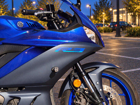 2024 Yamaha YZF-R3, синий, 690000 рублей, вид 3