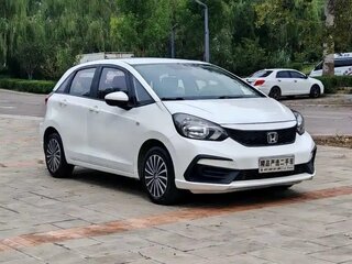 2023 Honda Fit Crosstar IV Рестайлинг, белый, 1160000 рублей, вид 3