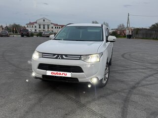 2013 Mitsubishi Outlander III, белый, 1290000 рублей, вид 2