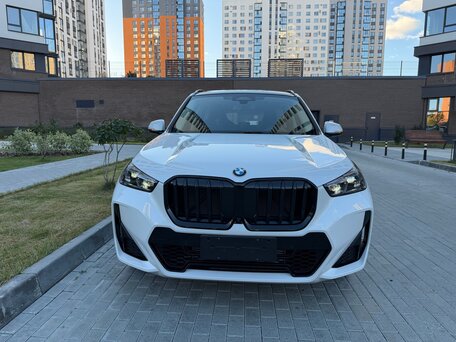 2026 BMW X1 Long 25Li xDrive III (U11/U12), белый, 5390000 рублей, вид 2
