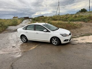 2010 Ford Focus II Рестайлинг, белый, 400000 рублей, вид 3