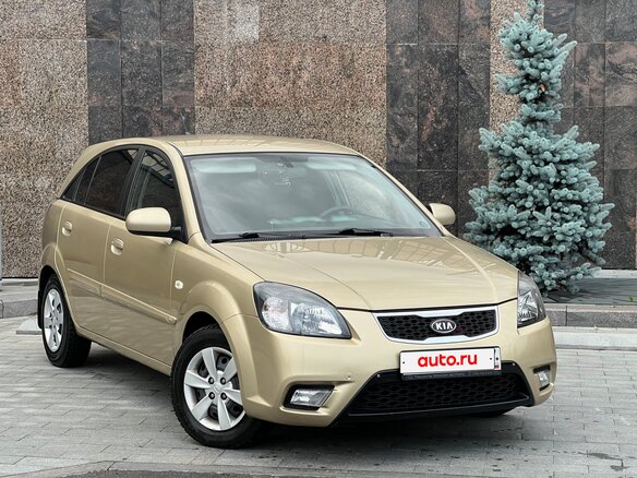 2011 Kia Rio II Рестайлинг, бежевый