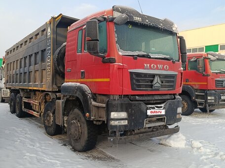 2022 Sinotruk Howo ZZ3327, красный, 4129999 рублей, вид 1