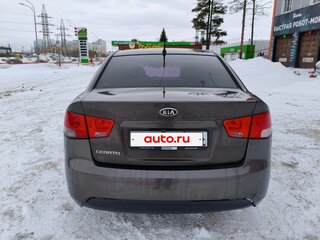 2011 Kia Cerato 6-speed II, коричневый, 650000 рублей, вид 4