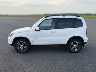 2017 Chevrolet Niva I Рестайлинг, белый, 550000 рублей, вид 3