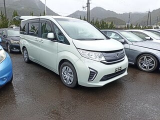2017 Honda Stepwgn V Рестайлинг, серый, 1850000 рублей, вид 3