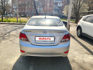 2013 Hyundai Solaris I, серебристый, 800000 рублей, вид 3