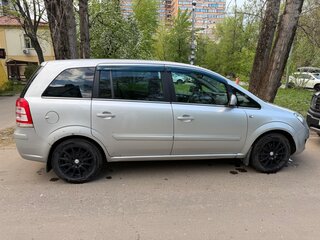 2011 Opel Zafira B Рестайлинг, серебристый, 650000 рублей, вид 2