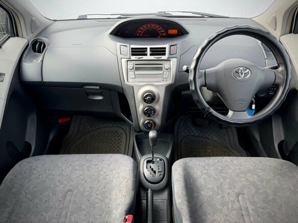 2009 Toyota Vitz II (XP90), серый - вид 14