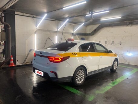 2018 Kia Rio IV, белый, 900000 рублей, вид 3