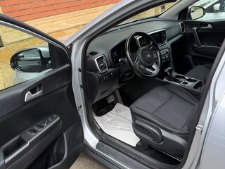 2019 Kia Sportage IV Рестайлинг, серебристый, 1900000 рублей, вид 2