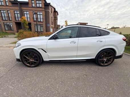 2021 BMW X6 40i III (G06), белый, 8300000 рублей, вид 4