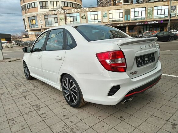 2026 Lada (ВАЗ) Granta Sport I Рестайлинг, белый, 1521000 рублей - вид 6