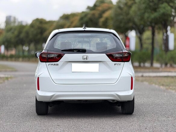 2023 Honda Fit Crosstar IV Рестайлинг, белый, 1080000 рублей - вид 5