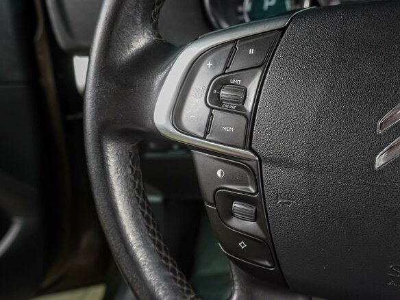 2015 Citroen C4 II, коричневый - вид 16