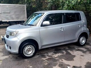 2010 Toyota bB II Рестайлинг, серебристый, 400000 рублей, вид 4