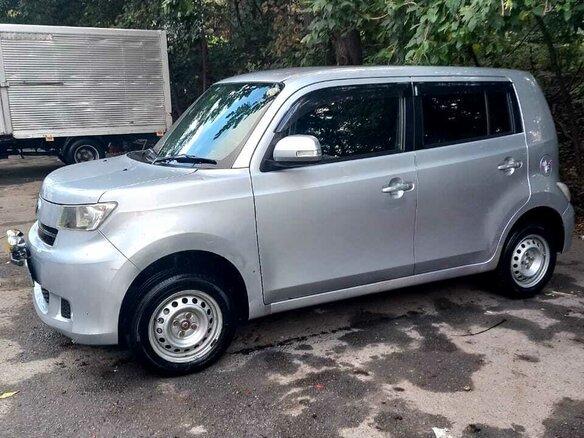 2010 Toyota bB II Рестайлинг, серебристый, 400000 рублей - вид 3
