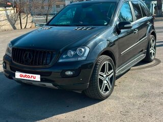 2006 Mercedes-Benz M-Класс 500 II (W164), чёрный, 1500000 рублей, вид 3