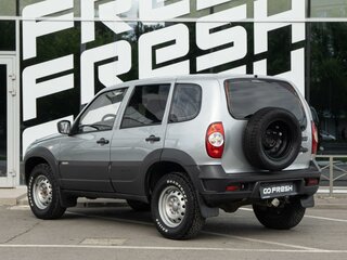 2014 Chevrolet Niva I Рестайлинг, серебристый, 539000 рублей, вид 2