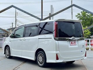 2021 Toyota Noah III (R80) Рестайлинг, белый, 1755017 рублей, вид 5