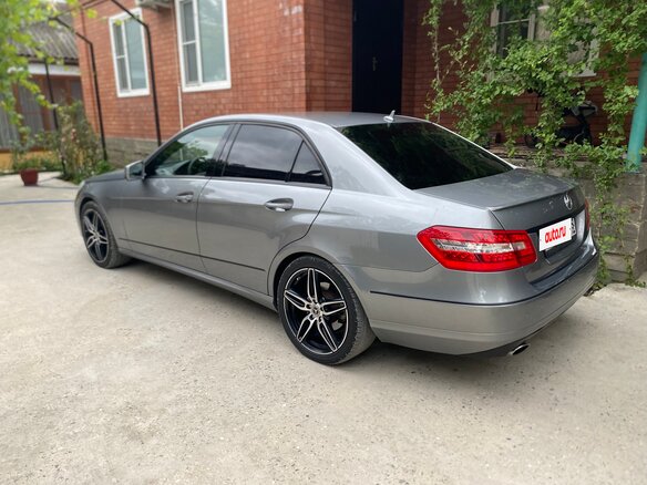2009 Mercedes-Benz E-Класс 300 IV (W212, S212, C207), серый, 1300000 рублей - вид 4