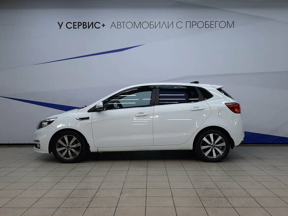 2017 Kia Rio III Рестайлинг, белый, 970000 рублей - вид 1